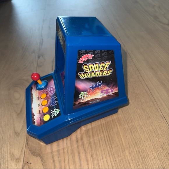 Space Invaders Retro Blue Arcade Game - Picture 5 of 8